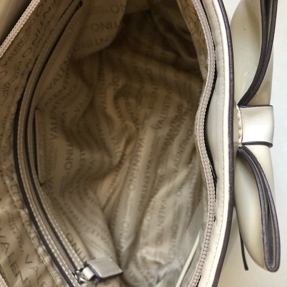 Vintage Mario Valentino Patent Leather Shoulder bag w/bow. Cream leather EUC - Picture 10 of 13